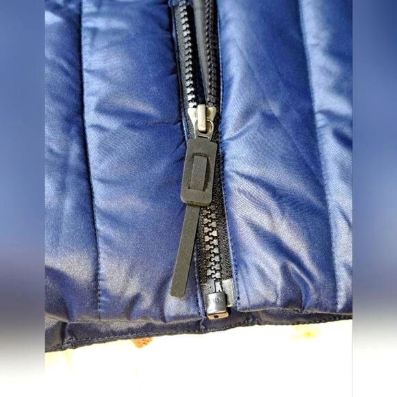 NWOT Reebok Puffer Jacket - Picture 9 of 9